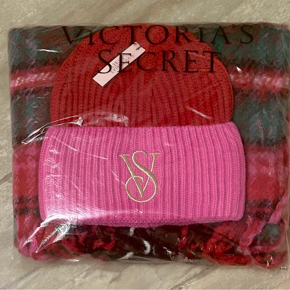 ❤️🩷NWTVictoria Secret Scarf Set❤️🩷 - Picture 3 of 3